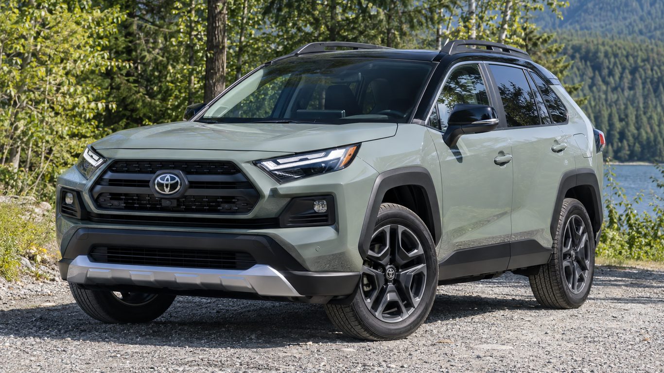 Toyota RAV4 — практичный кроссовер для рынка Беларуси