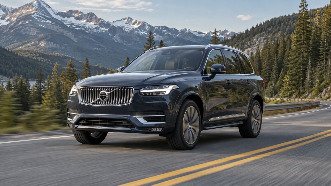 Volvo XC90 2019–2023 на горной дороге